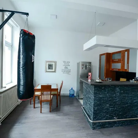 East-west Apartamento *