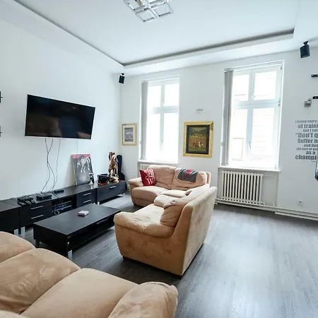 East-west Apartman *